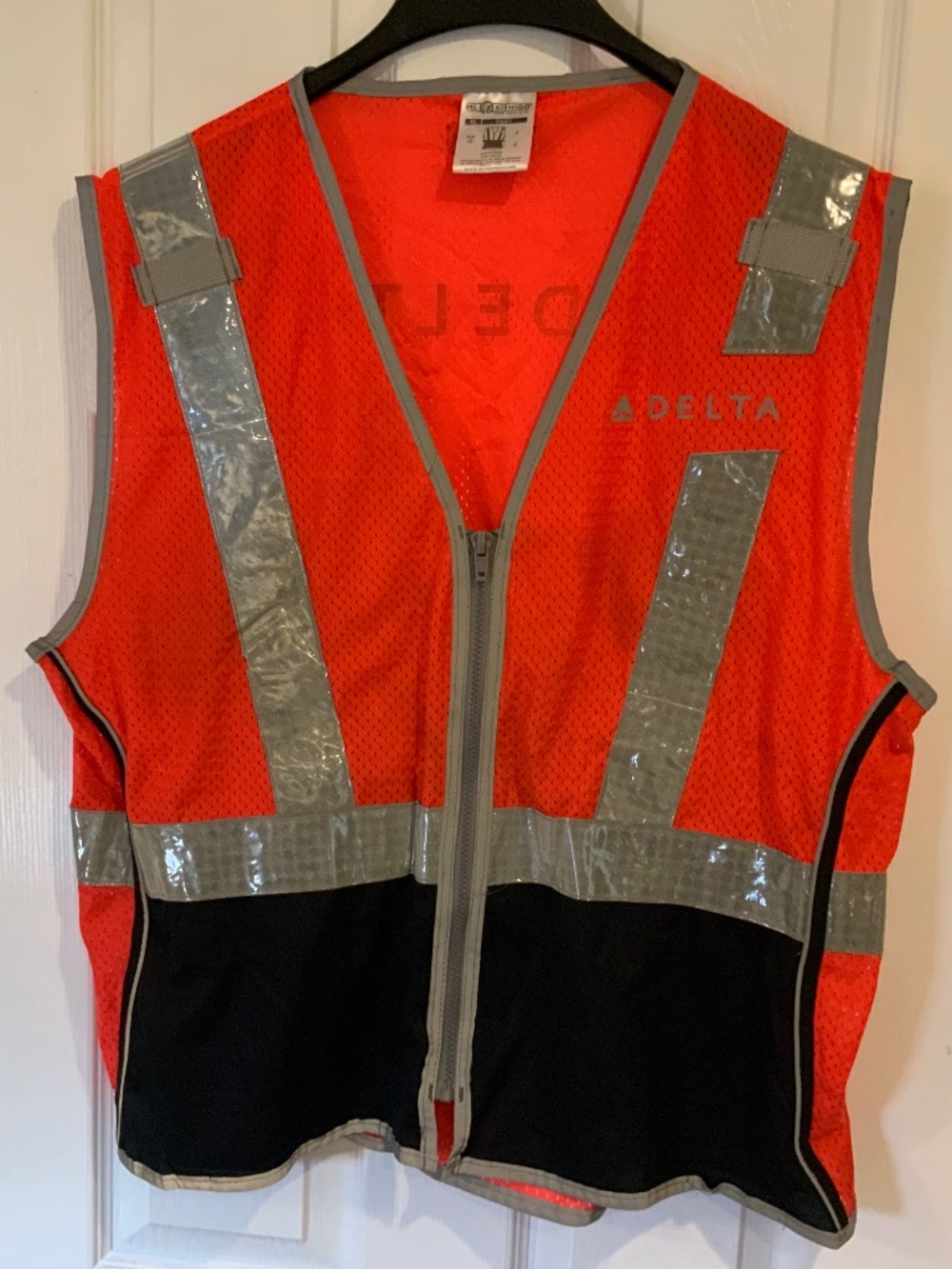 Delta Airlines Employee Crew Reflective Safety Vest Size XL (by ML Kishigo)